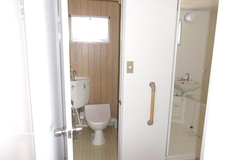 洗面設備　浴室内に洗面ボウルがございます