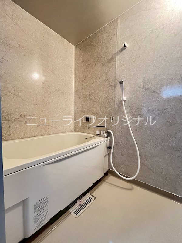 バス・シャワールーム　追い焚き機能付きで経済的、いつでも温かな入浴が可能です。