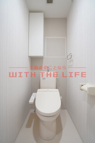 トイレ　落ち着いた色調のトイレです