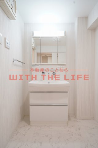 洗面設備　独立洗面台、朝の身支度には欠かせません