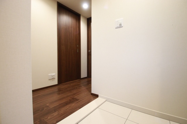 玄関　※別室の参考写真の為、現況優先です。