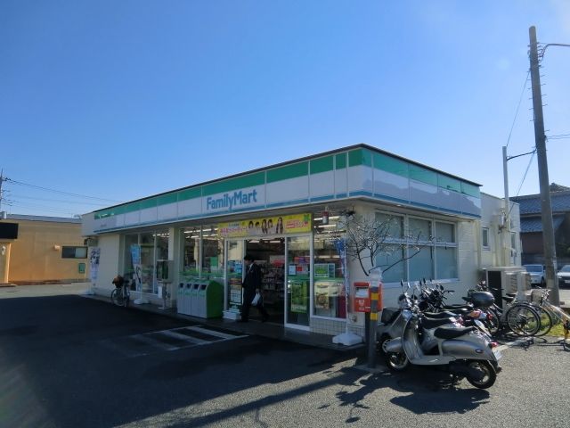 コンビニ　ファミリーマート（コンビニ）まで610m