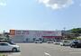 ドラックストア　クスリ岩崎チェーン小月店（ドラッグストア）まで850m