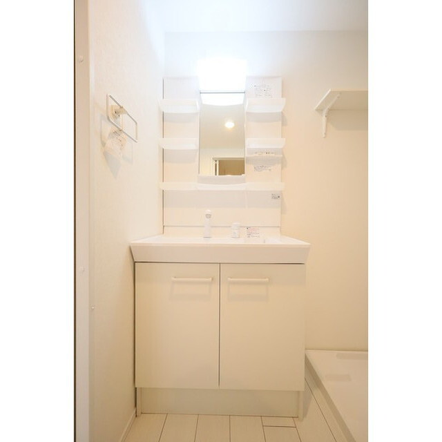 洗面設備　きれいな内装です