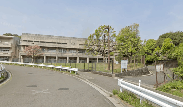 中学校　中山中学校（中学校）まで750m