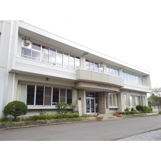 中学校　塩尻市立丘中学校（中学校）まで2133m