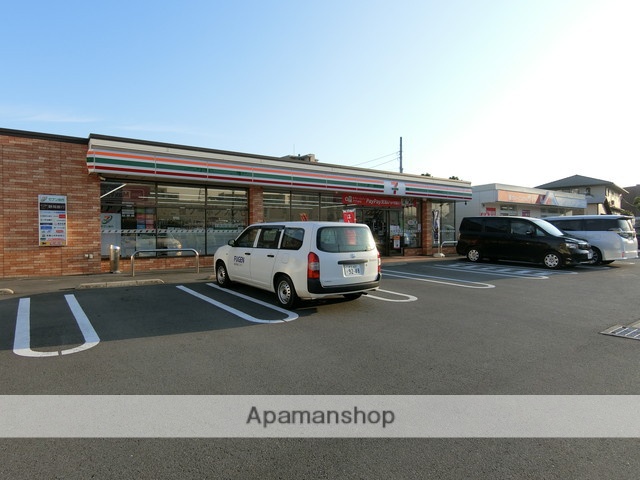 コンビニ　セブンイレブン（コンビニ）まで104m