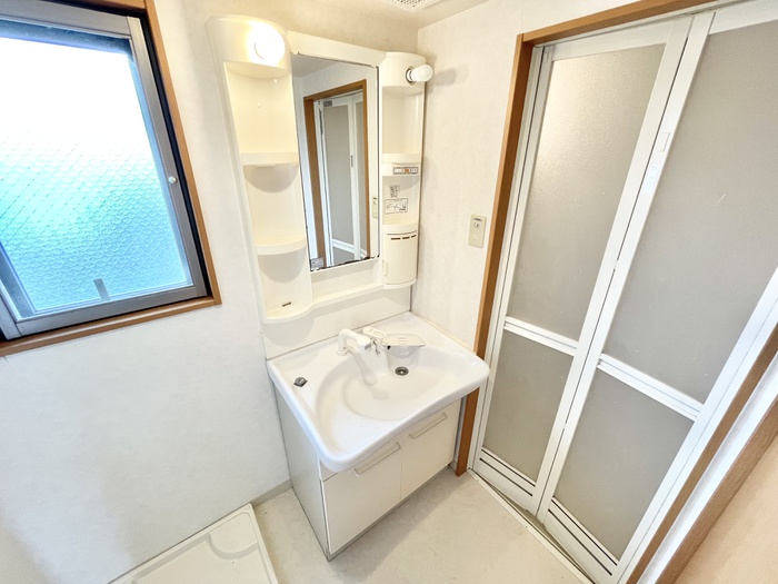 洗面設備　※同タイプ、他号室の写真です。