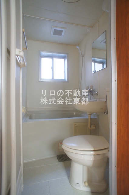 バス・シャワールーム　お掃除がしやすい３点ユニットバスです☆