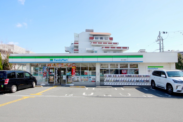 コンビニ　ファミリーマート豊中小曽根店（コンビニ）まで376m