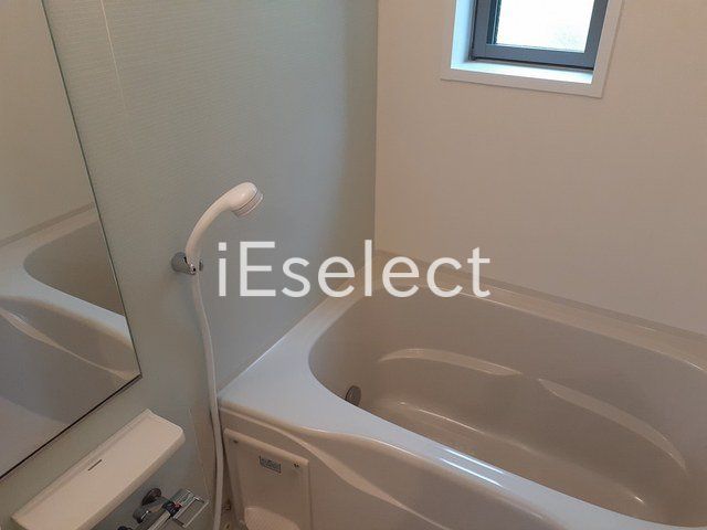 バス・シャワールーム　浴室乾燥機付きバスルームです