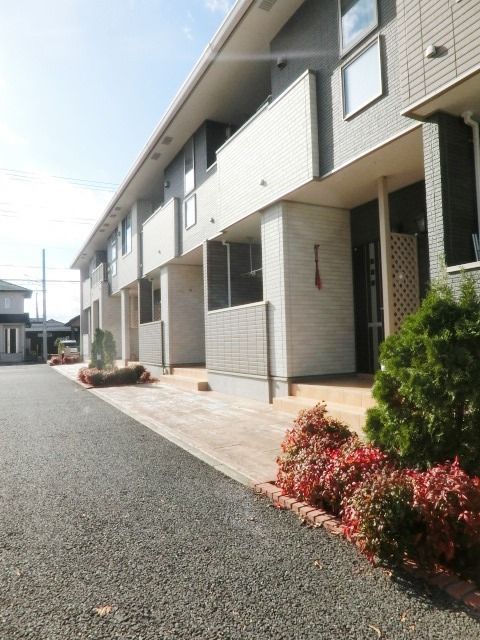 エントランス　玄関へのアプローチ