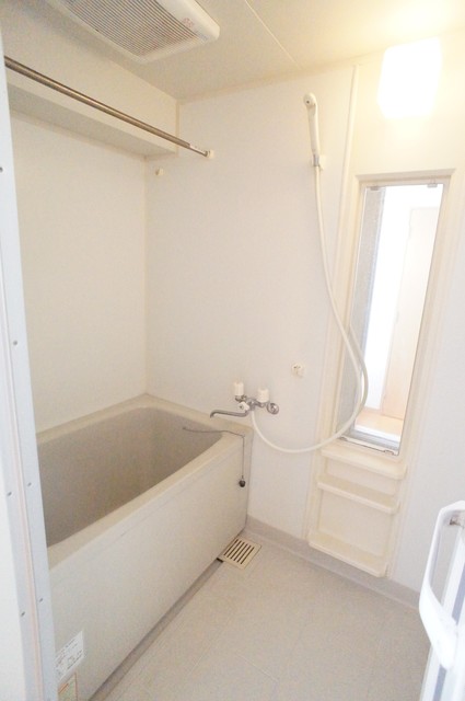 バス・シャワールーム　追い焚き機能・浴室乾燥機付きバスルームです♪