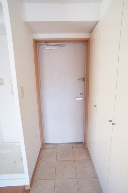 玄関　玄関はたっぷり収納付き♪