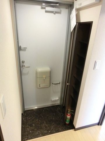 玄関　下駄箱付き玄関