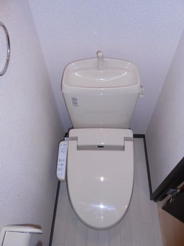 トイレ　洗浄機能付き便座