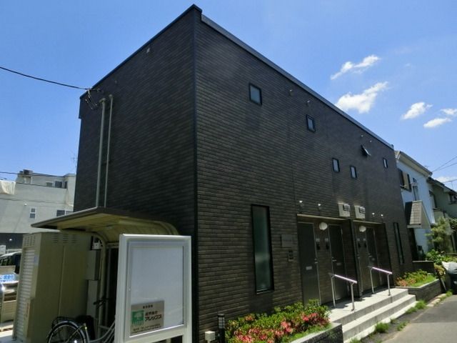 建物外観　平成２４年築　設備充実　初めての１人暮らしにオススメ