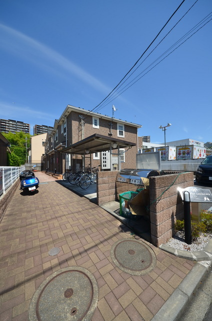 エントランス　★共用部分もしっかりお手入れされています★