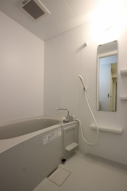 バス・シャワールーム　同物件別号室のものです。