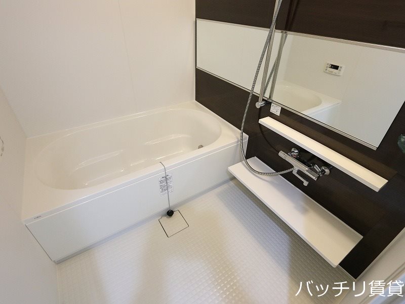 バス・シャワールーム　写真は別号室の為、現状優先になります。
