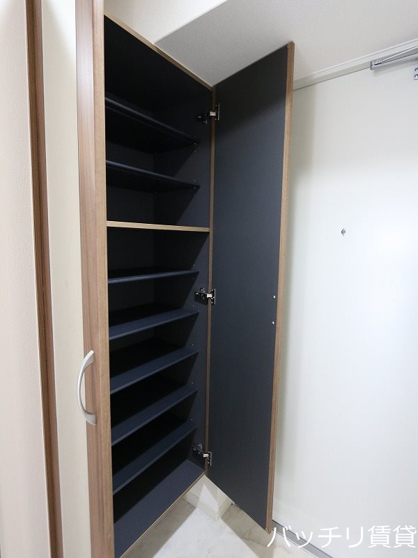 玄関　写真は別号室の為、現状優先になります。