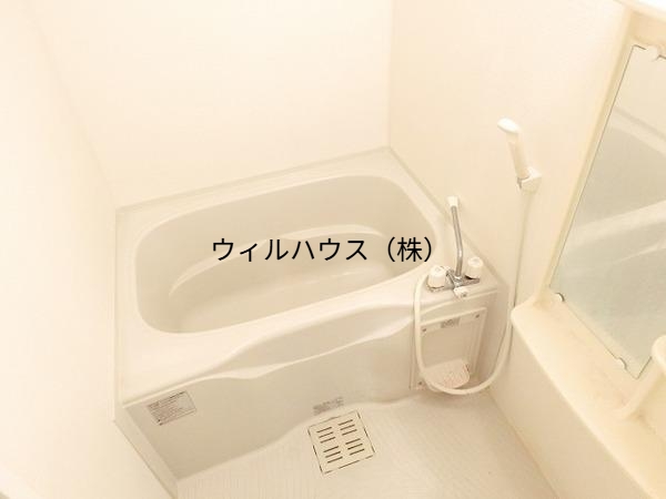 バス・シャワールーム　キレイにリフォームされています！