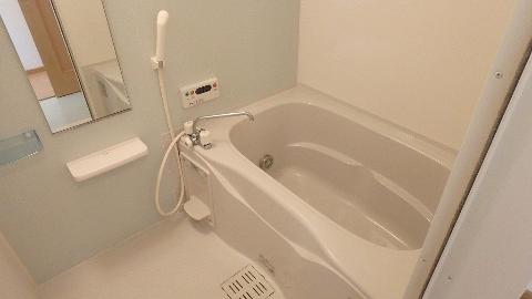 バス・シャワールーム　時間が違っても安心の追い焚き機能付♪