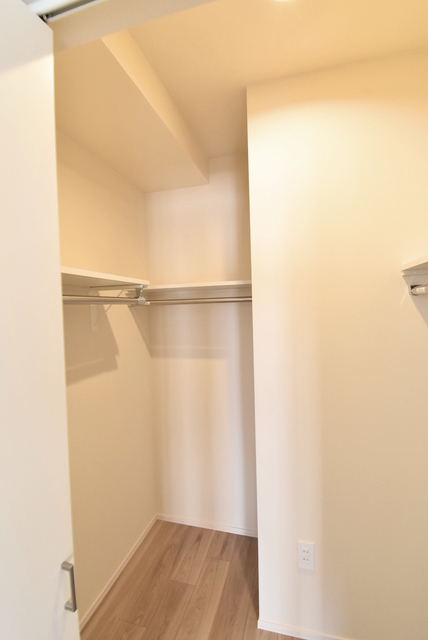 収納　奥行のあるウォークインクローゼットならお荷物多い方でも安心☆