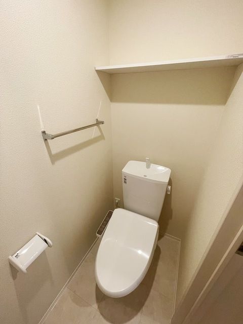 トイレ　温水洗浄便座付きのトイレです