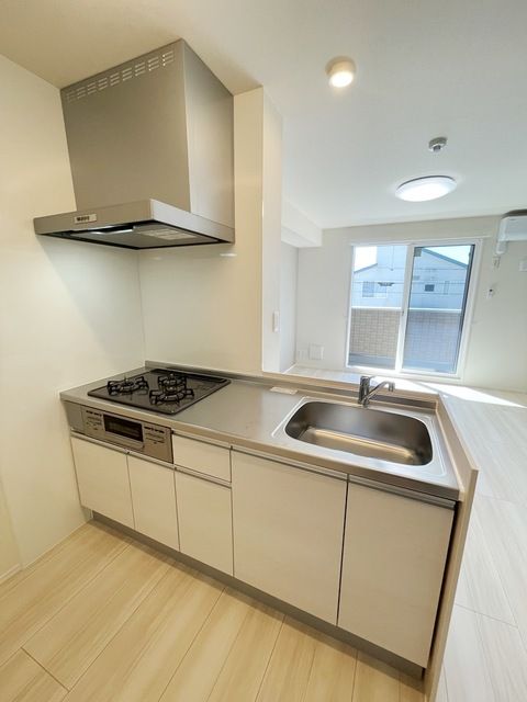 キッチン　3口コンロ付きのカウンターキッチンです