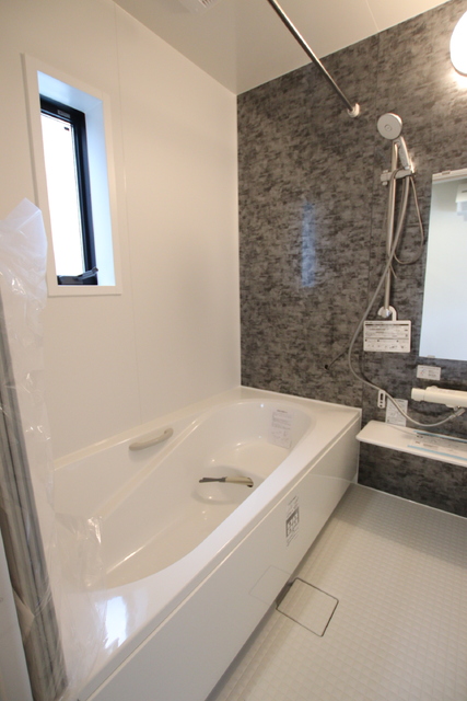 バス・シャワールーム　★便利な浴室乾燥機付きのバスルーム★