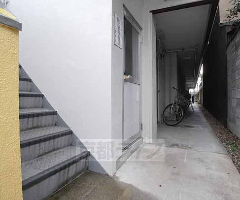 エントランス　建物入り口部分その２。