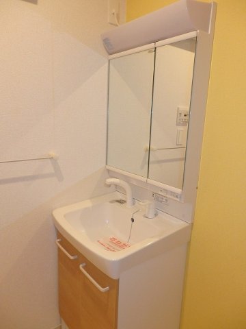 洗面設備　スペースが確保できる洗面所です