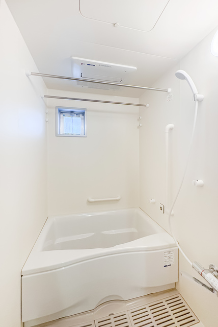 バス・シャワールーム　便利な自動お湯張り機能付きのお風呂、浴室換気乾燥機付きです