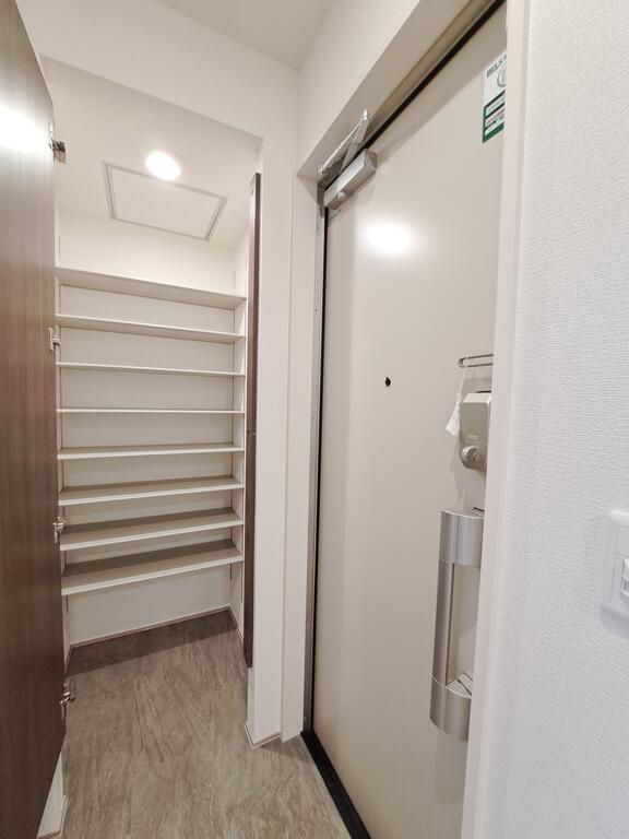 玄関　★玄関にはトールサイズのシューズボックス。