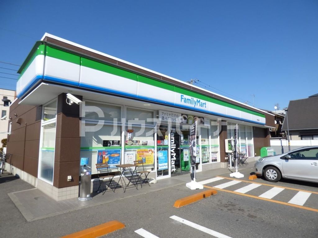 コンビニ　ファミリーマート千葉旭町店（コンビニ）まで100m