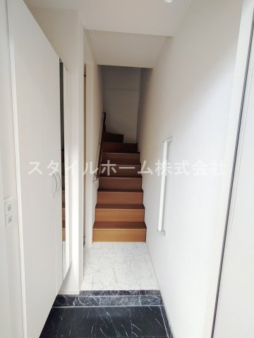 玄関　別部屋写真です。