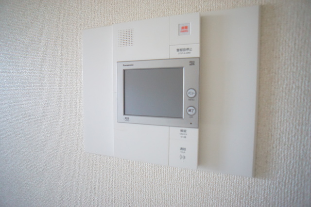 セキュリティ　来客時に便利なＴＶモニタ付インターホンです☆