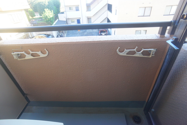 バルコニー　洗濯物を太陽の下で干すことができます♪
