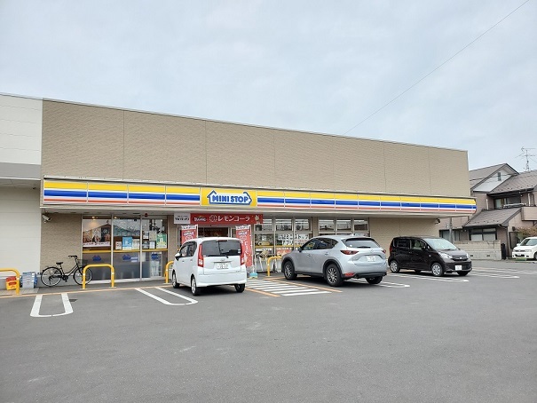 コンビニ　ミニストップ船岡中央店（コンビニ）まで240m