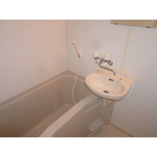 バス・シャワールーム　ゆったり過ごせるお風呂です