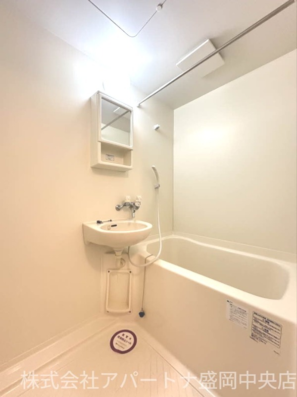 バス・シャワールーム　同じ間取りの別部屋の写真です