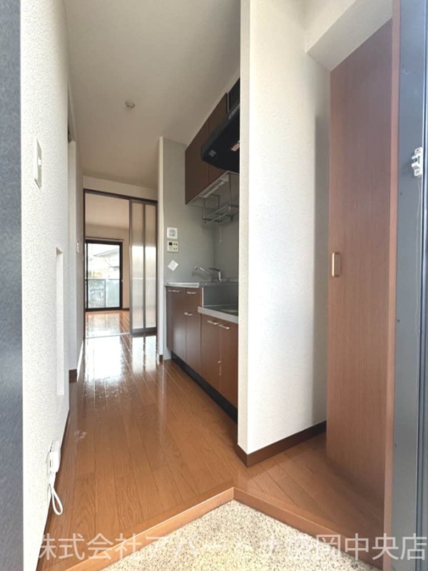 玄関　同じ間取りの別部屋の写真です