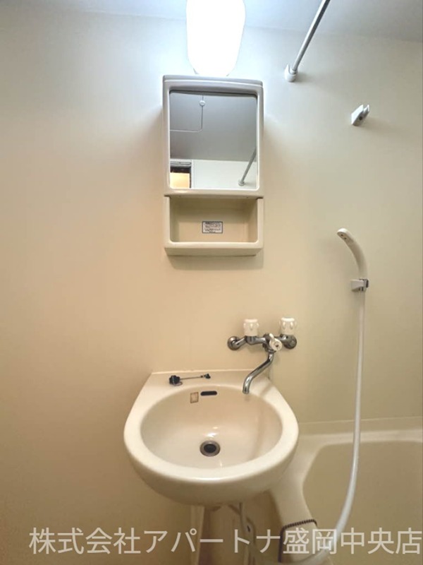 洗面設備　同じ間取りの別部屋の写真です