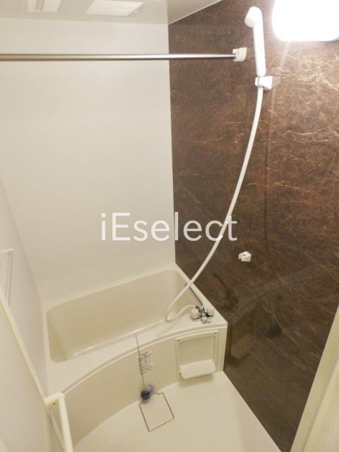 バス・シャワールーム　浴室乾燥機能付き！