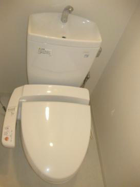 トイレ　弊社は全物件が仲介手数料半月分でご紹介可能です。