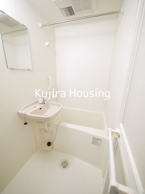 バス・シャワールーム　バス・トイレ別なのでゆっくり湯船に浸かってリフレッシュ♪