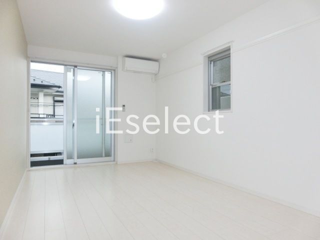 居室・リビング　２面採光で明るい洋室