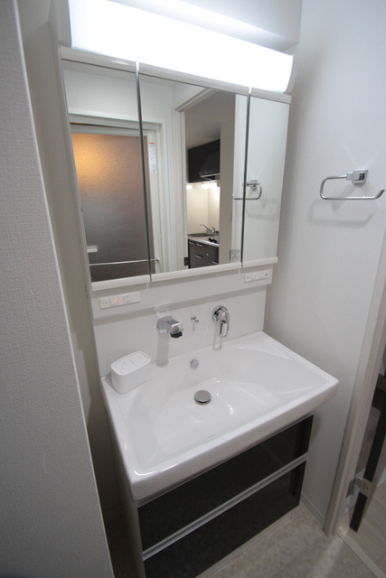 洗面設備　※別室の参考写真です。