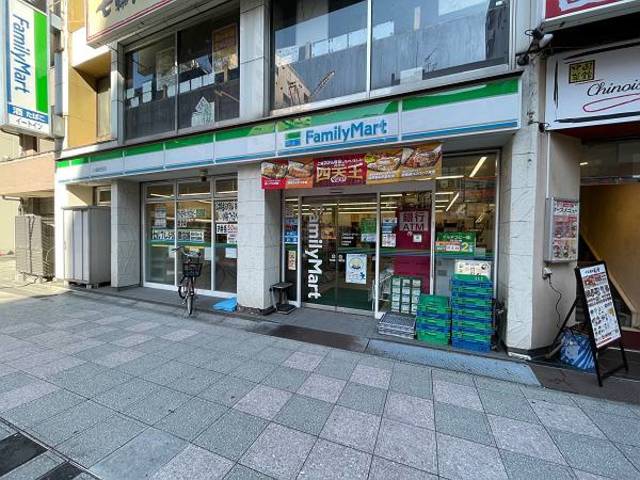 コンビニ　ファミリーマート川崎駅西店（コンビニ）まで300m